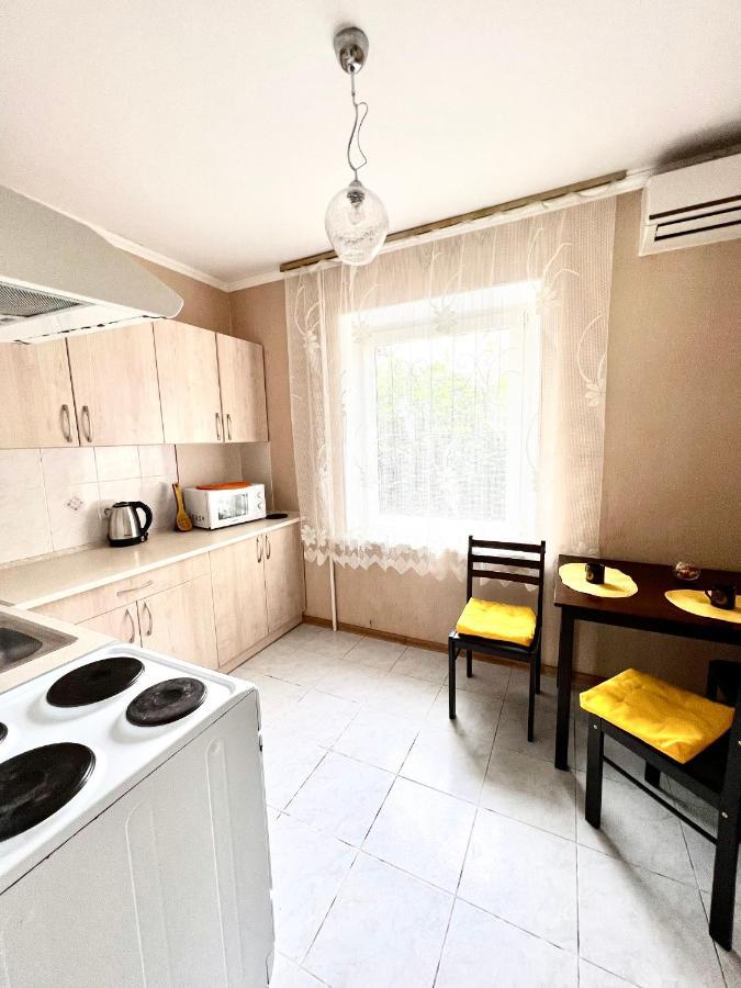 Apart-pokhnyaki, Osokorki,kharkovskaya Apartment