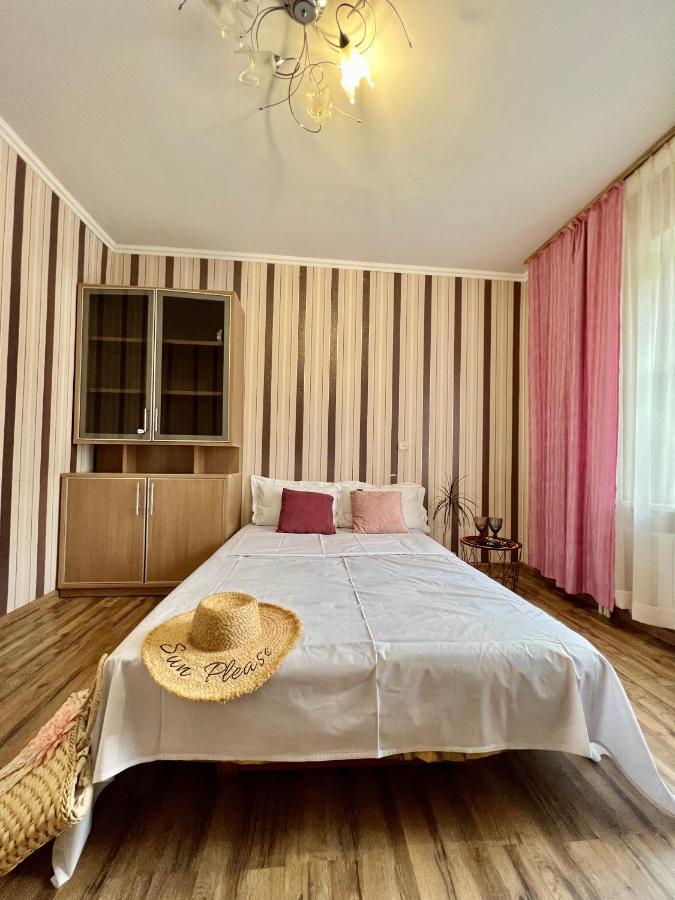 Apart-pokhnyaki, Osokorki,kharkovskaya Apartment Kyiv