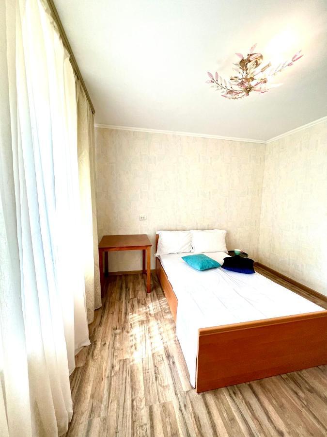 Apart-pokhnyaki, Osokorki,kharkovskaya Apartment